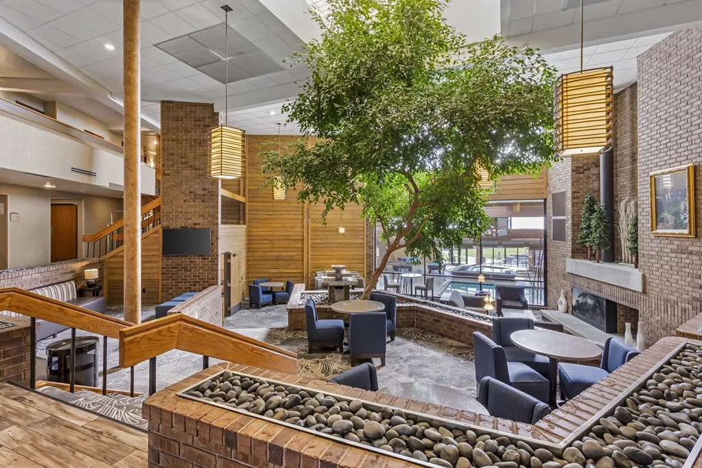 Best Western Plus Landmark Inn