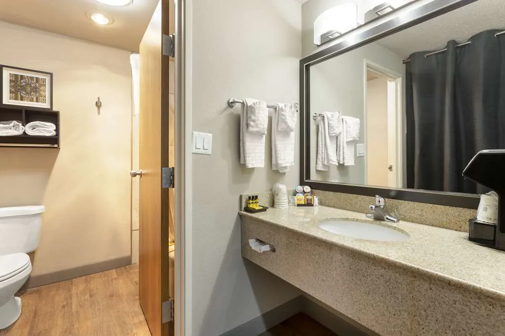 Best Western Plus Midwest Inn gallery image