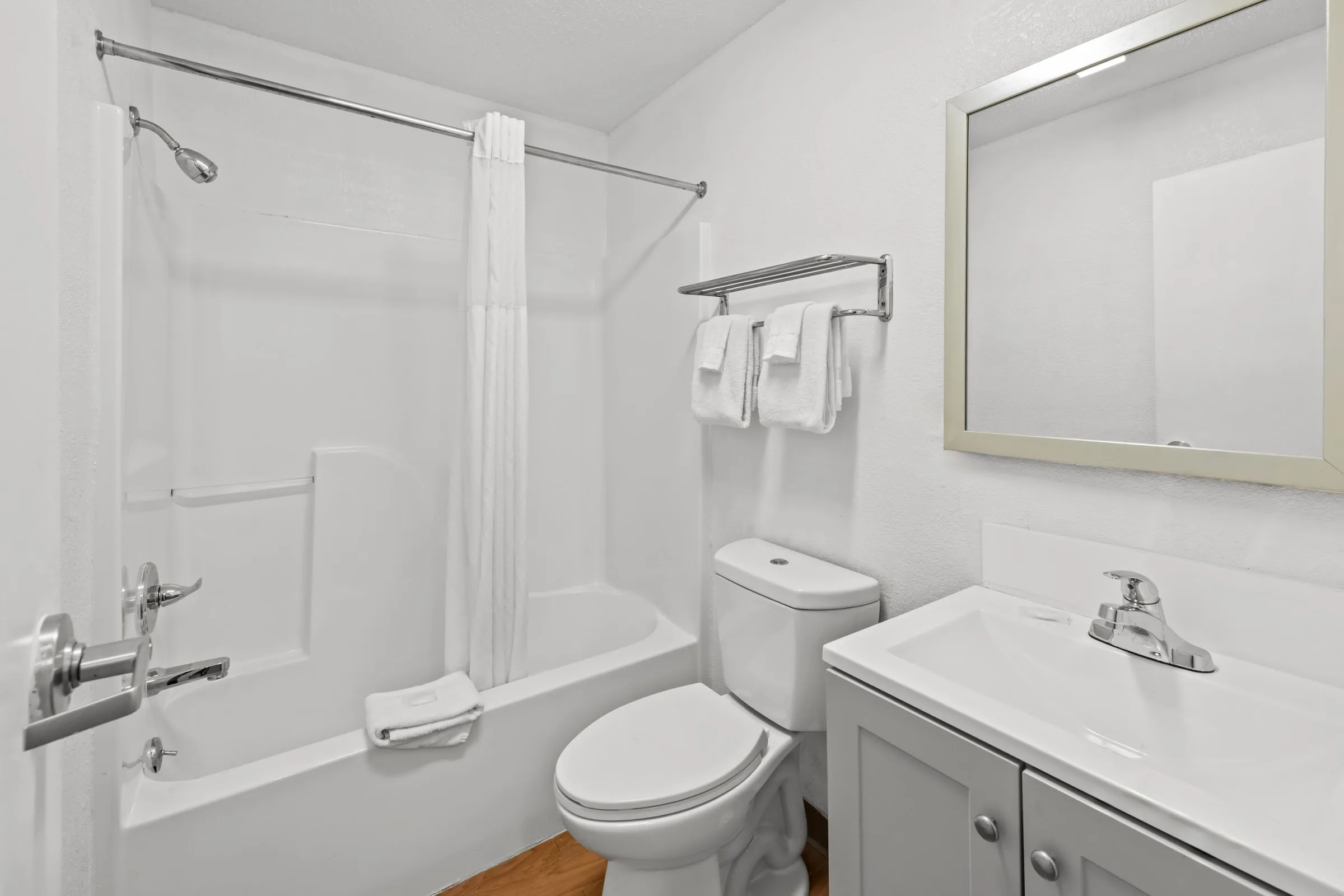 Birch Hill Suites Kansas City - Independence, MO gallery image