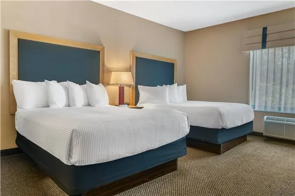 Cambria Hotel Traverse City gallery image