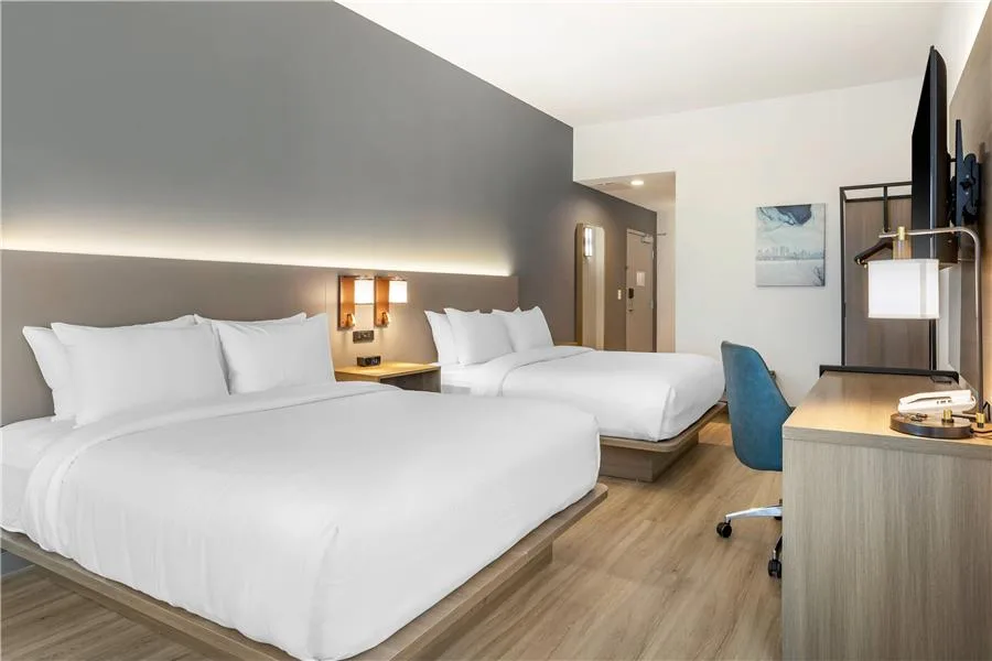 Comfort Inn & Suites Newark Liberty International Airport