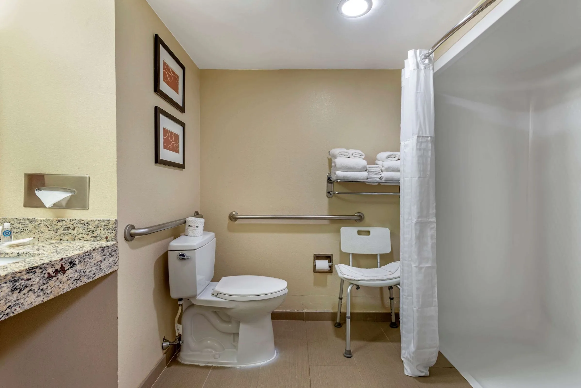 Comfort Suites Newark - Harrison gallery image