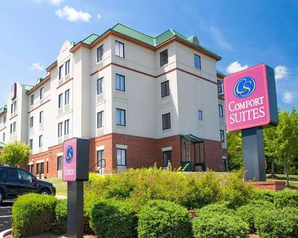 The Rhode Island Stay I’d Pick for Convenience Over Showmanship: Comfort Suites West Warwick – Providence