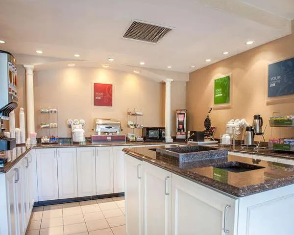 Comfort Suites West Warwick - Lobby / Common Areas