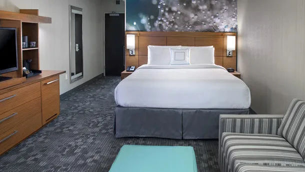 A Different Side of Philadelphia: Where I’d Stay for a Navy Yard–Based Weekend