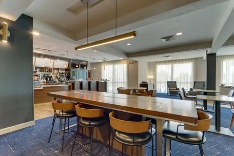 Courtyard Lexington South/Hamburg Place gallery image