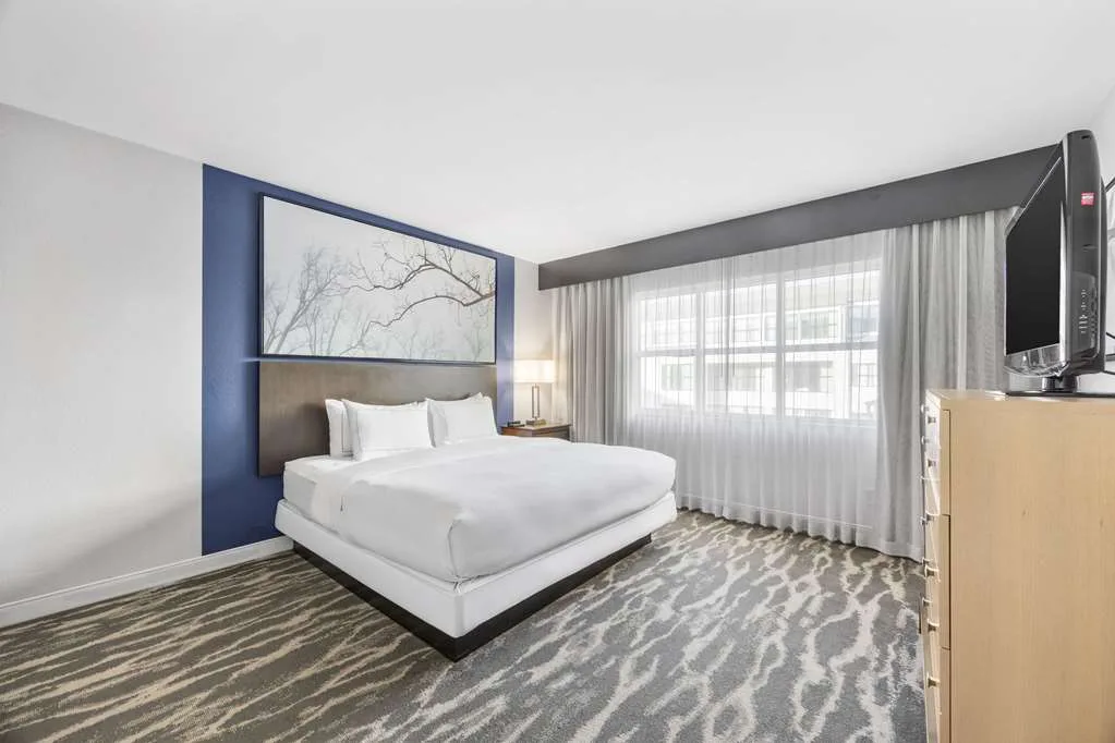 DoubleTree Suites by Hilton Hotel Huntsville South pool area