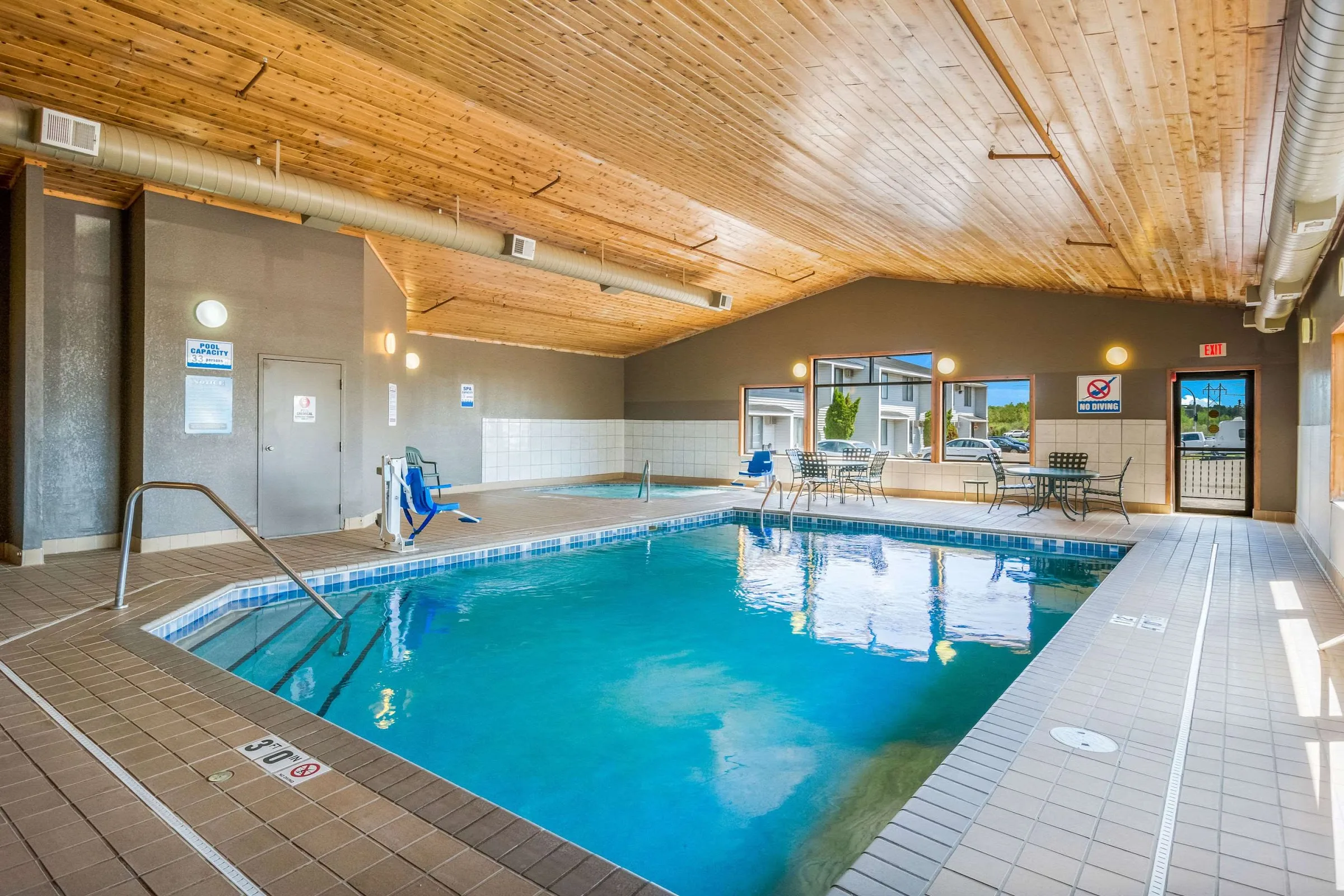 Econo Lodge Duluth near Miller Hill Mall gallery image