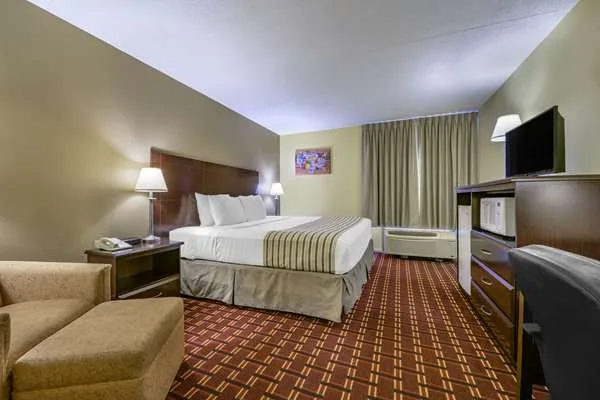 Econo Lodge Inn & Suites Triadelphia - Wheeling gallery image
