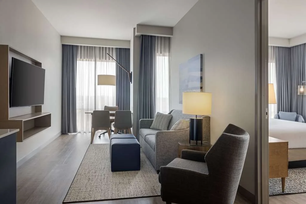 Embassy Suites by Hilton Bowling Green suite interior