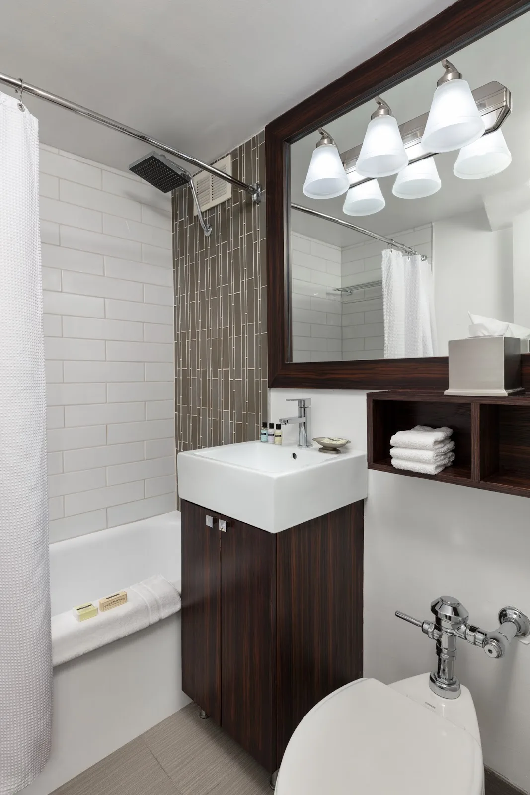 Executive Hotel Pacific gallery image