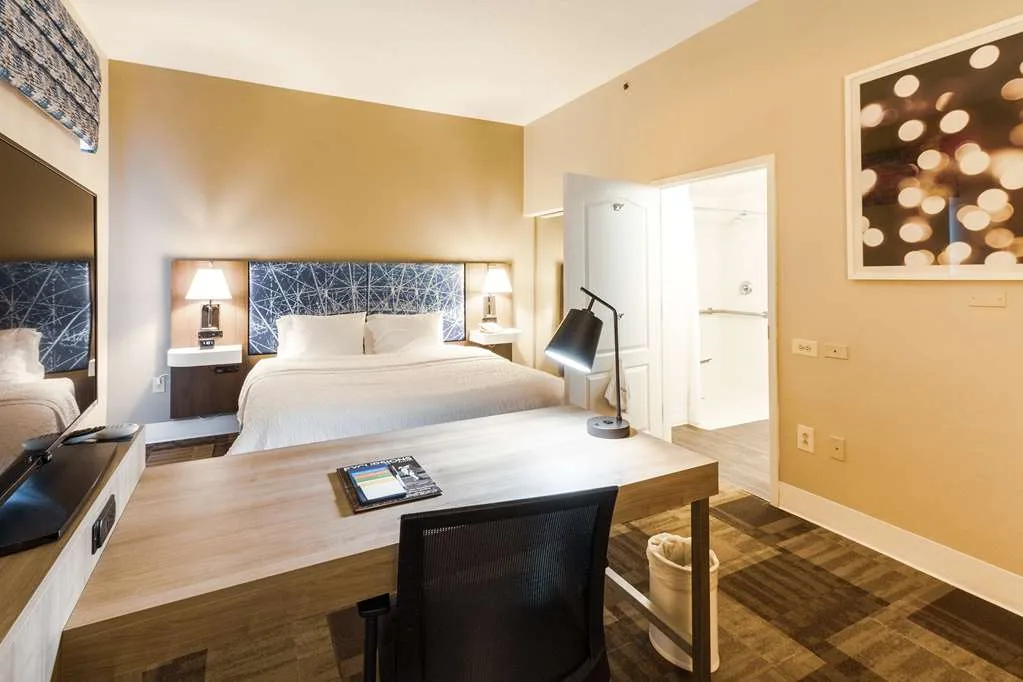 Hampton Inn & Suites Huntsville Hampton Cove gallery image