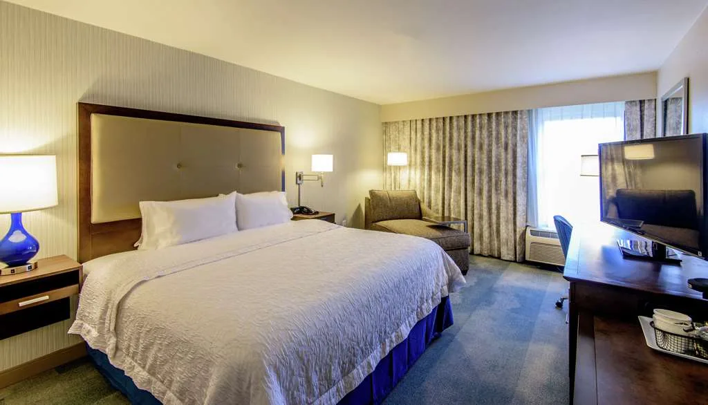 Hampton Inn & Suites Jackson Downtown-Coliseum gallery image