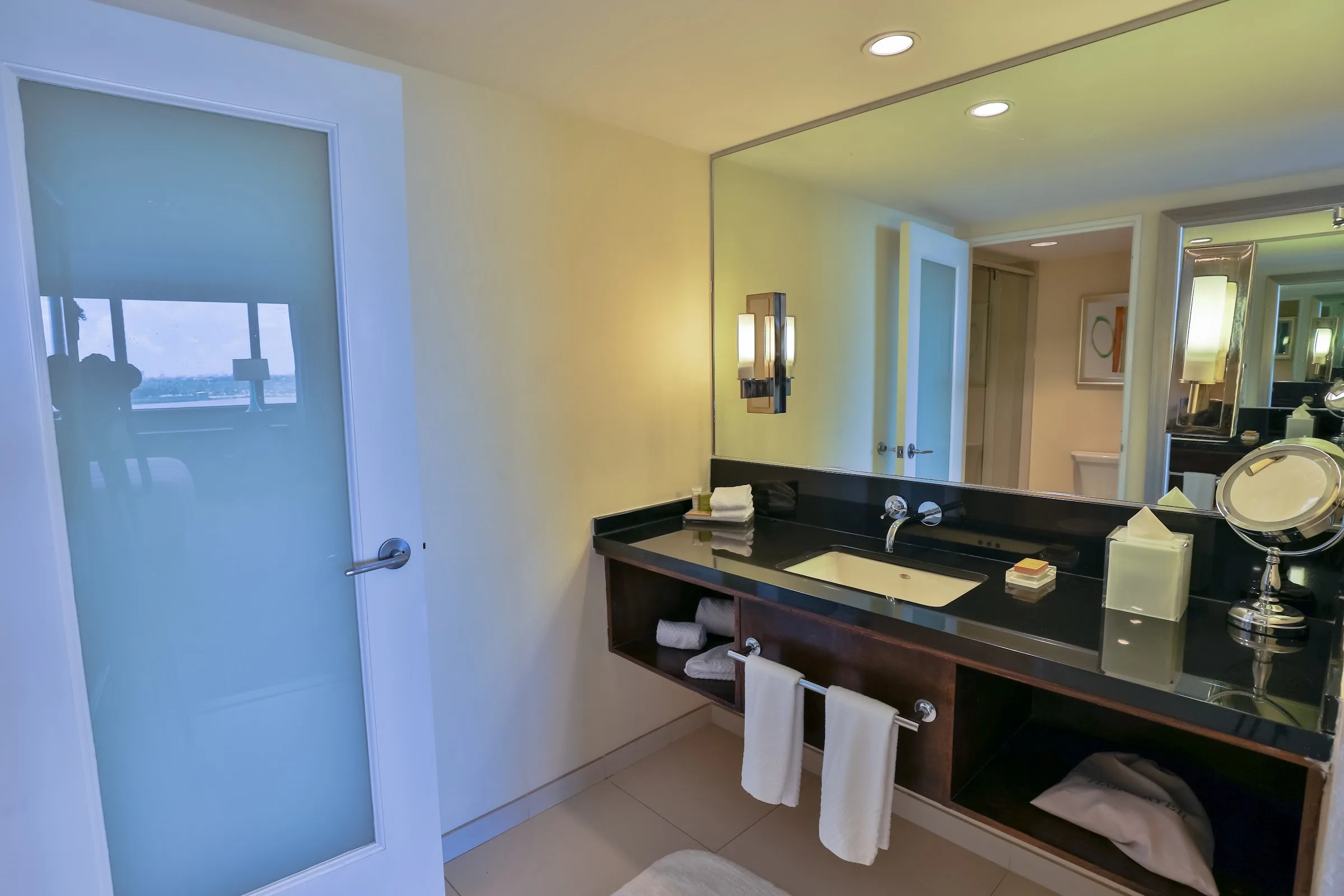 Hilton Miami Airport Blue Lagoon gallery image