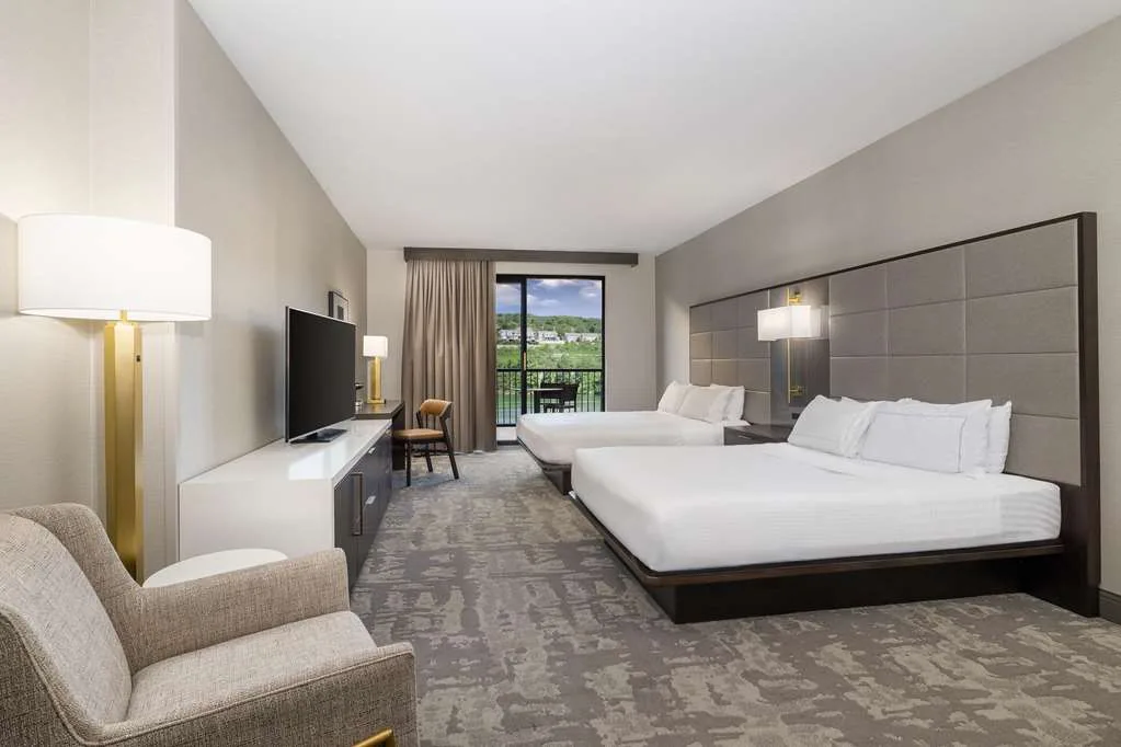 Hilton Promenade at Branson Landing gallery image