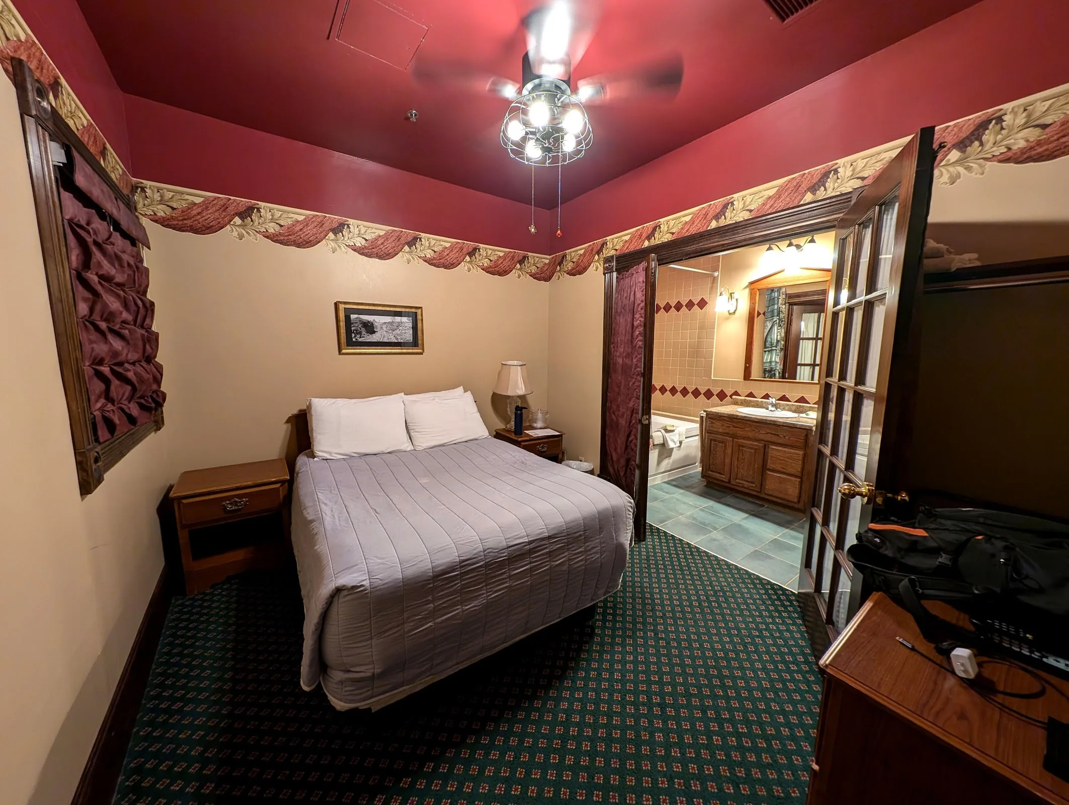 Historic Iron Horse Inn Deadwood gallery image