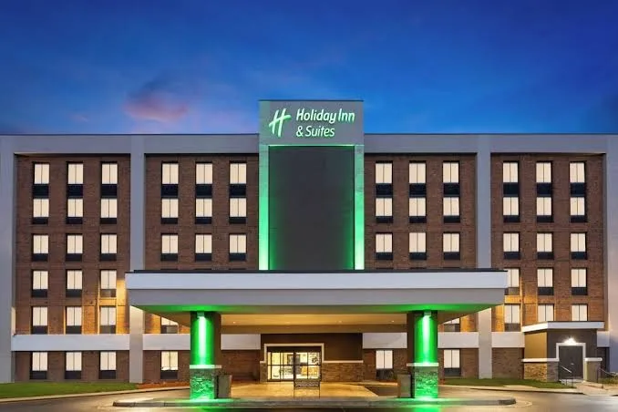 Holiday Inn and Suites: Richmond - West End, an IHG Hotel gallery image
