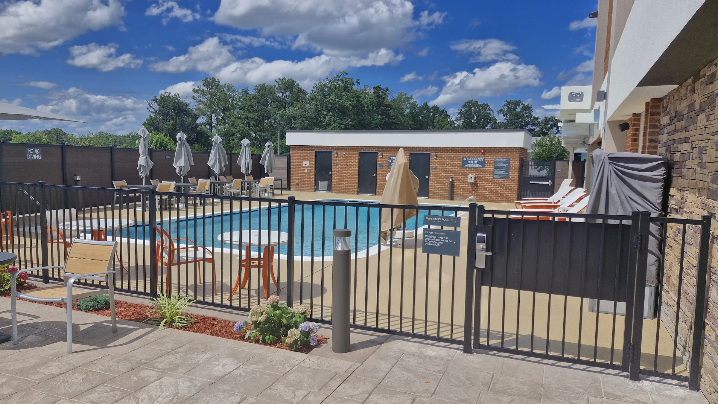 Holiday Inn and Suites: Richmond - West End, an IHG Hotel gallery image