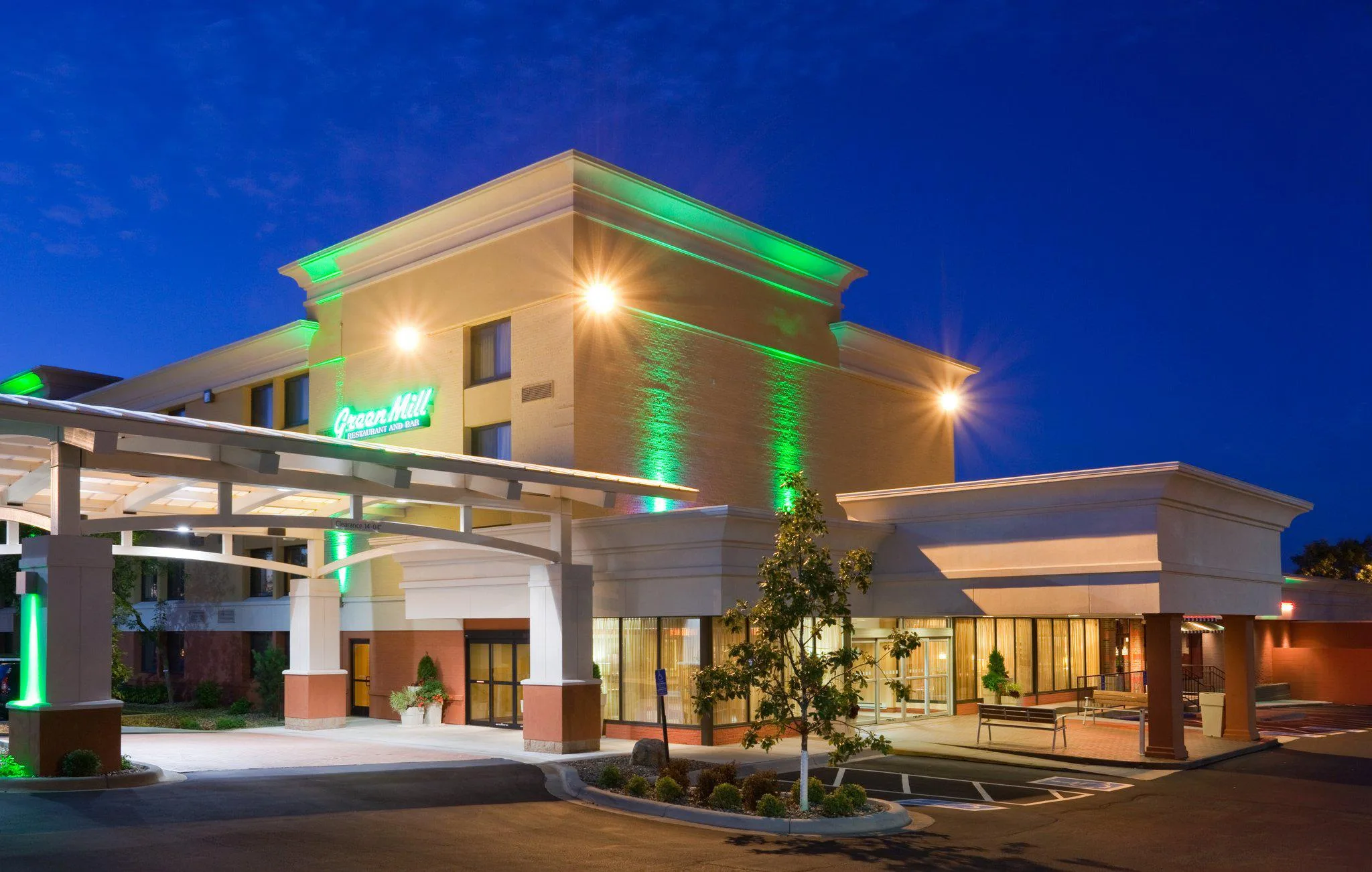 Holiday Inn Blmgtn Arpt South- Mall Area, an IHG Hotel primary photo