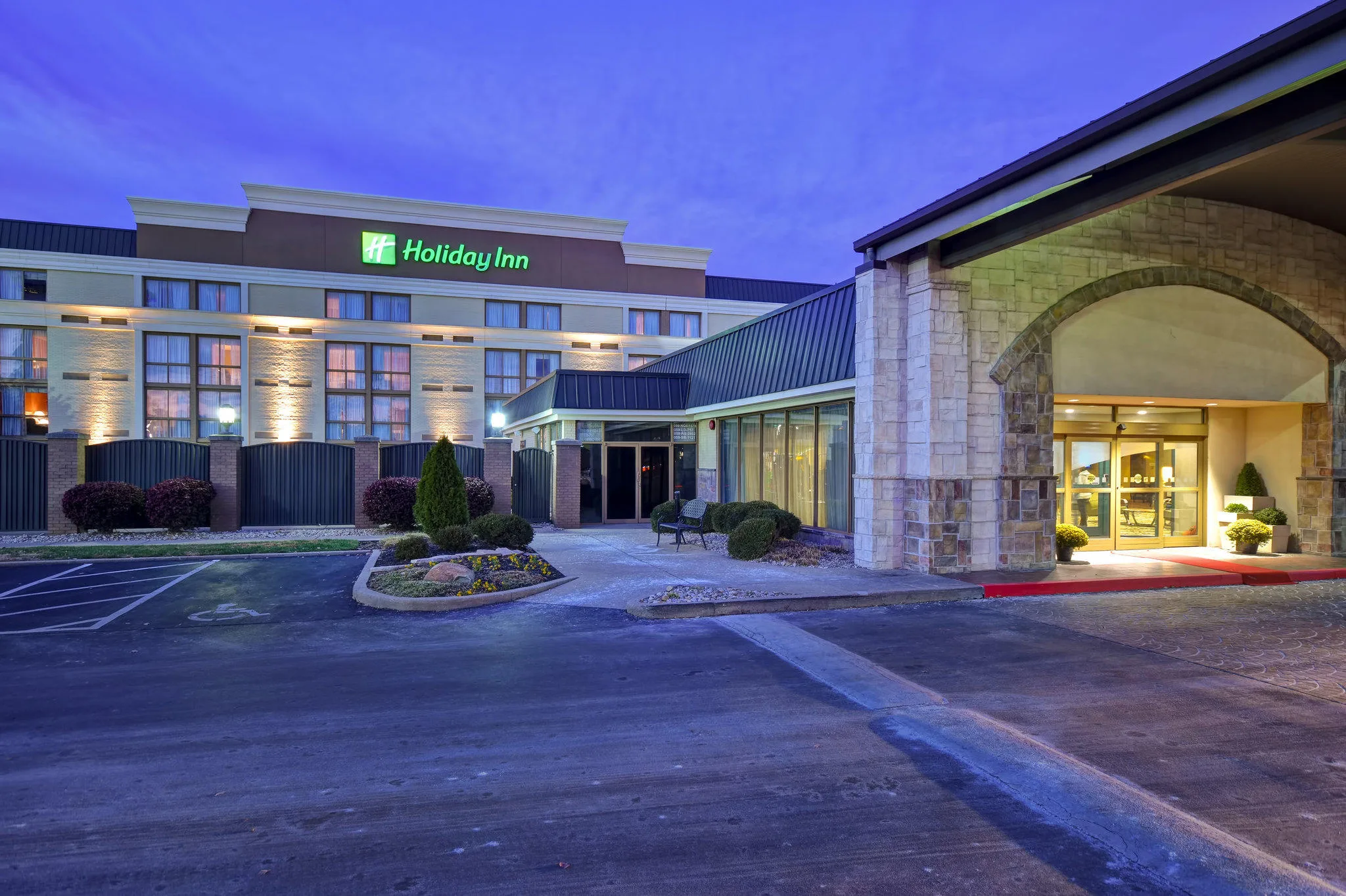 Holiday Inn Cincinnati-Riverfront by IHG primary photo