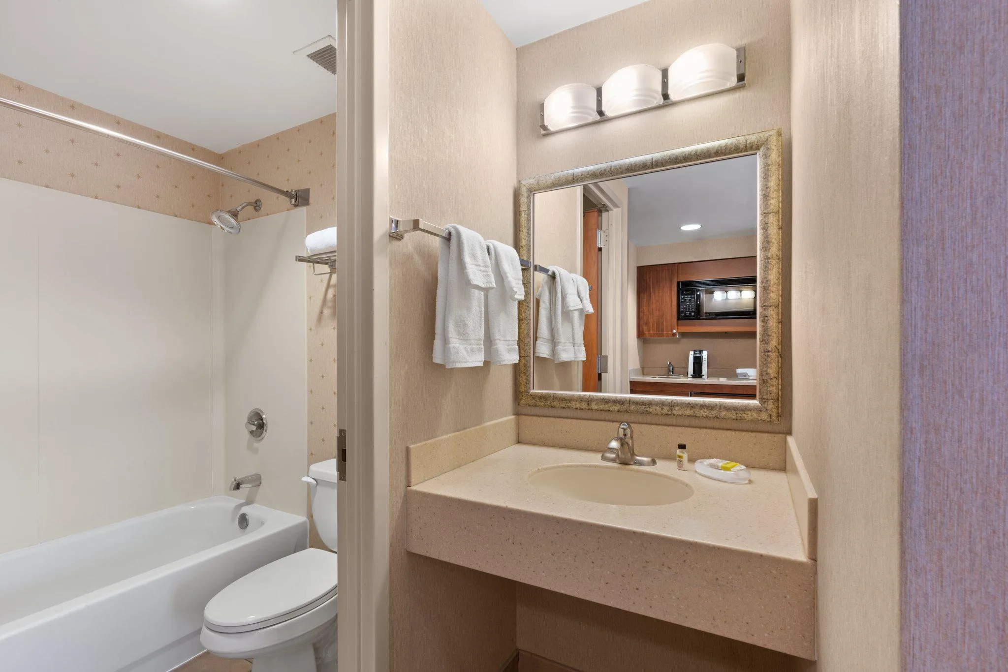 Holiday Inn Express Northern Lights Inn gallery image