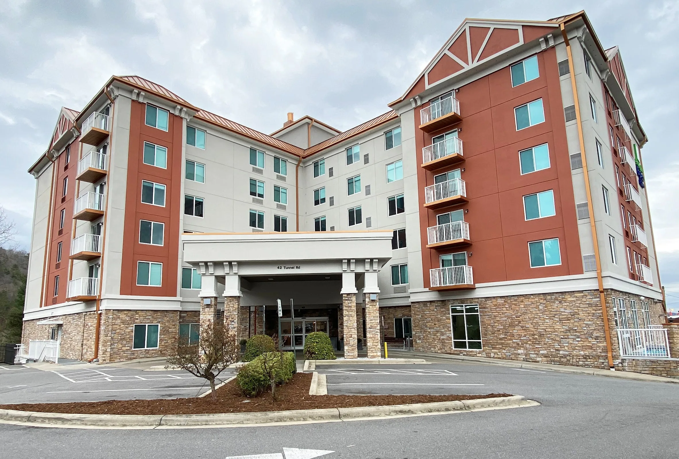 Holiday Inn Express & Suites Asheville Downtown by IHG primary photo