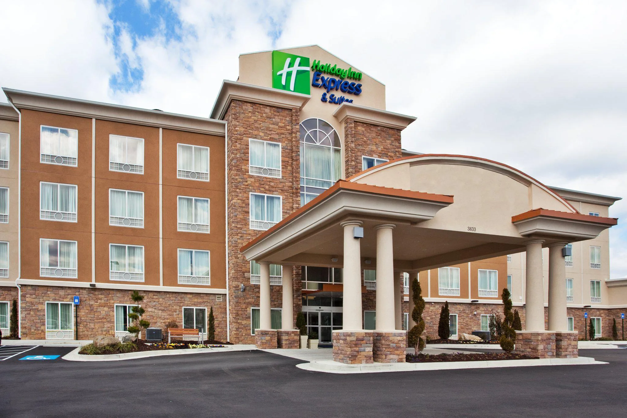 Holiday Inn Express & Suites Atlanta Arpt West - Camp Creek by IHG