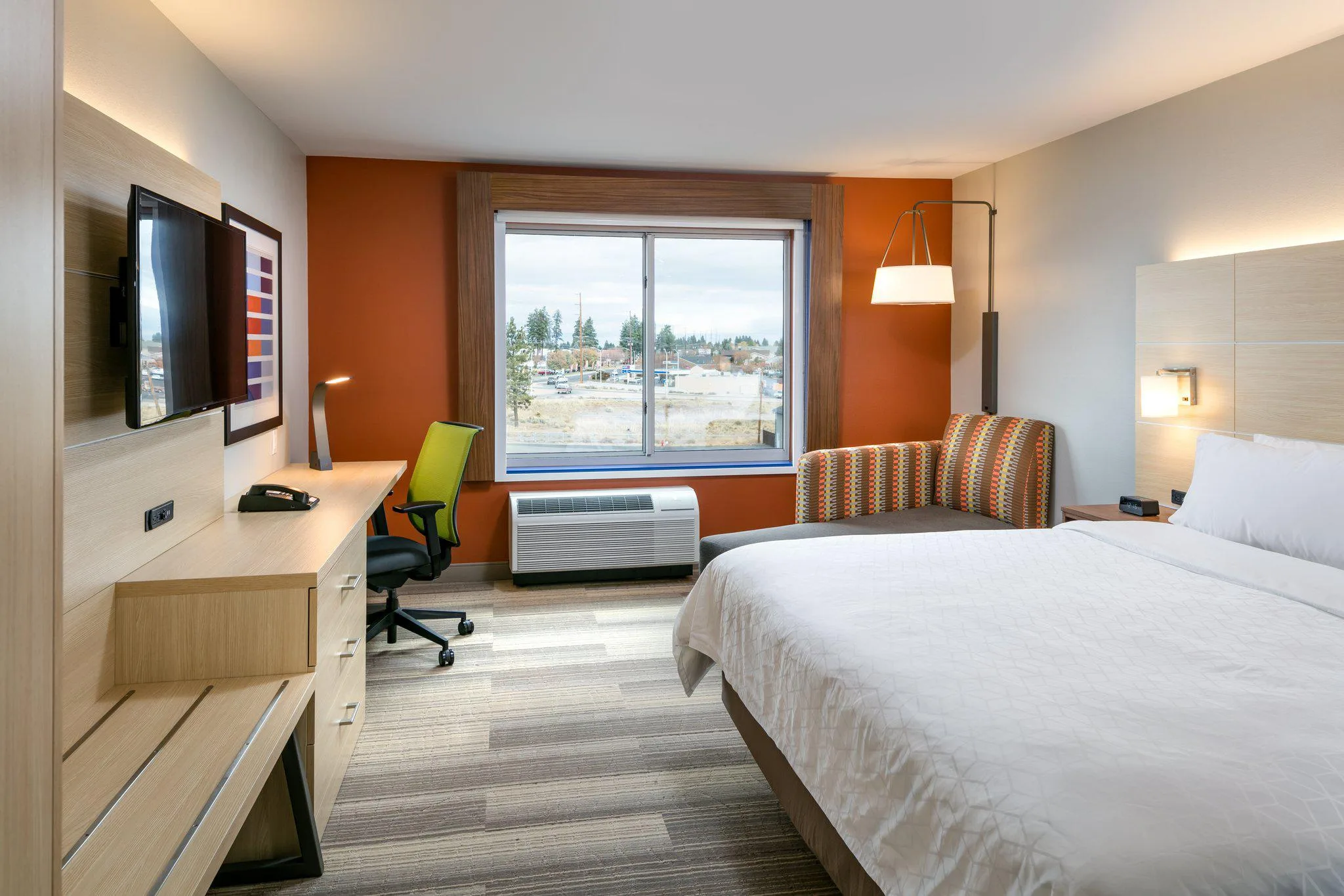 Holiday Inn Express & Suites Bend South by IHG gallery image