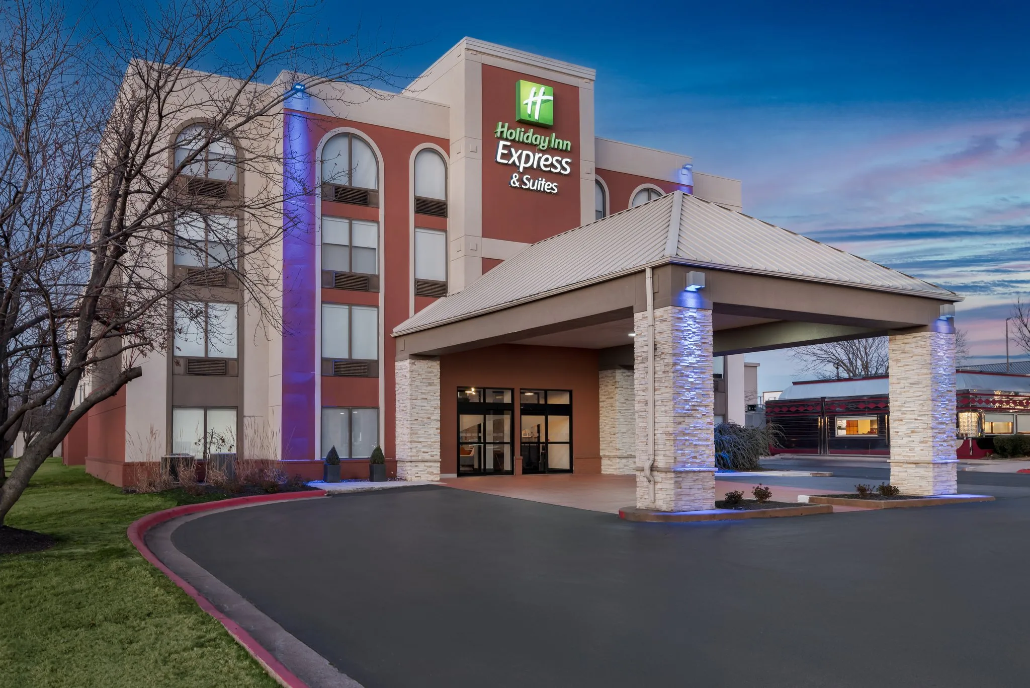 Holiday Inn Express & Suites Bentonville by IHG primary photo