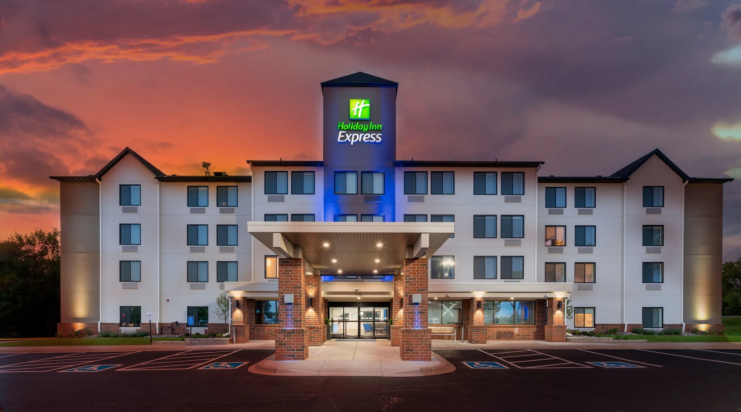Holiday Inn Express & Suites Coon Rapids-Blaine Area, By IHG Hotel primary photo