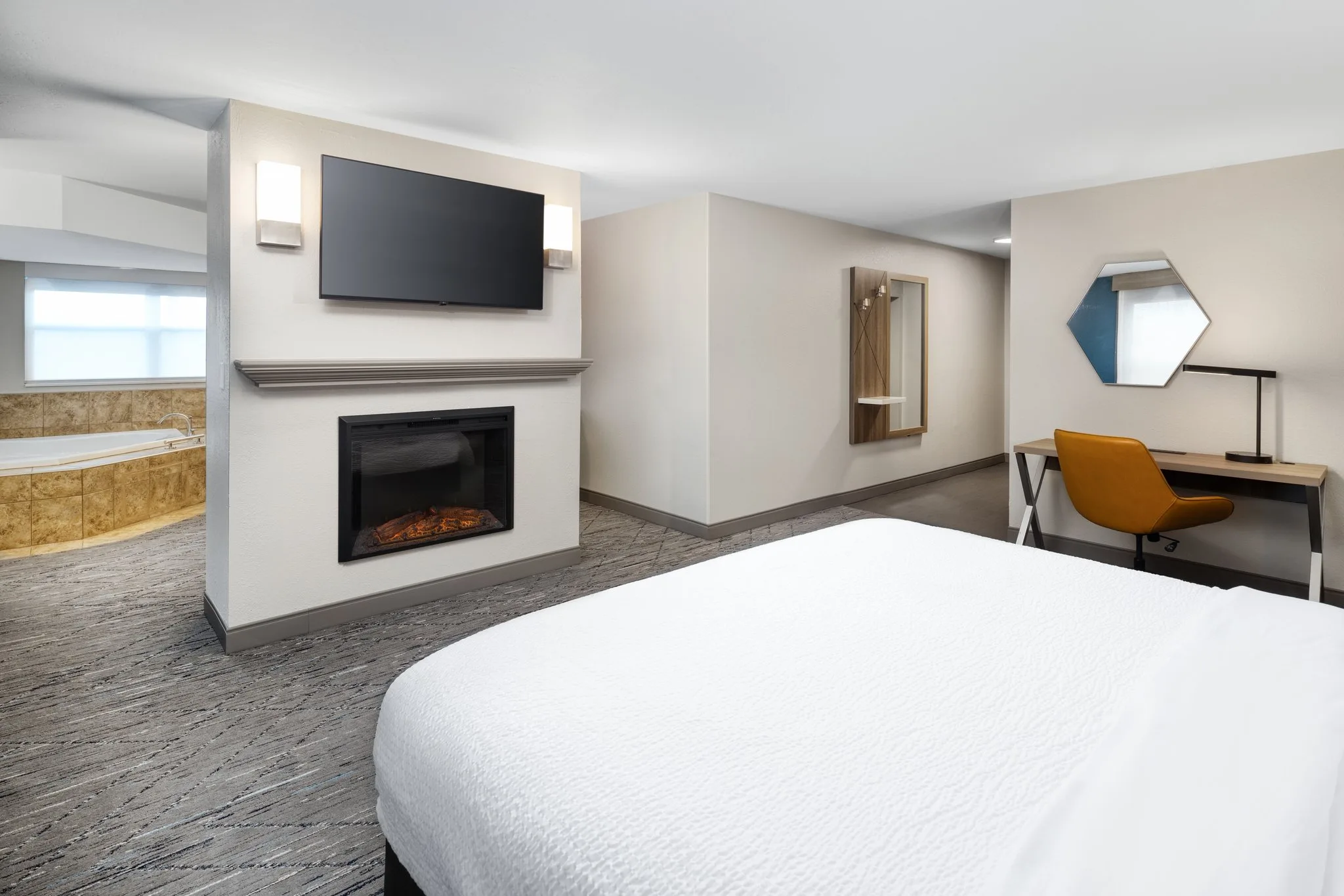 Holiday Inn Express & Suites Green Bay East by IHG gallery image
