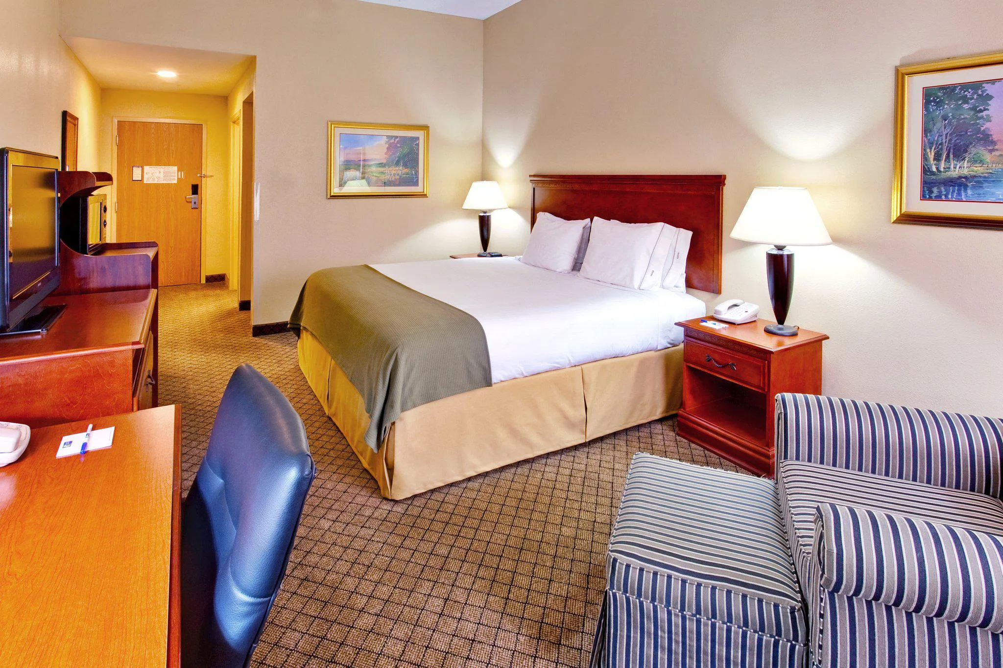 Holiday Inn Express & Suites Greenwood by IHG gallery image