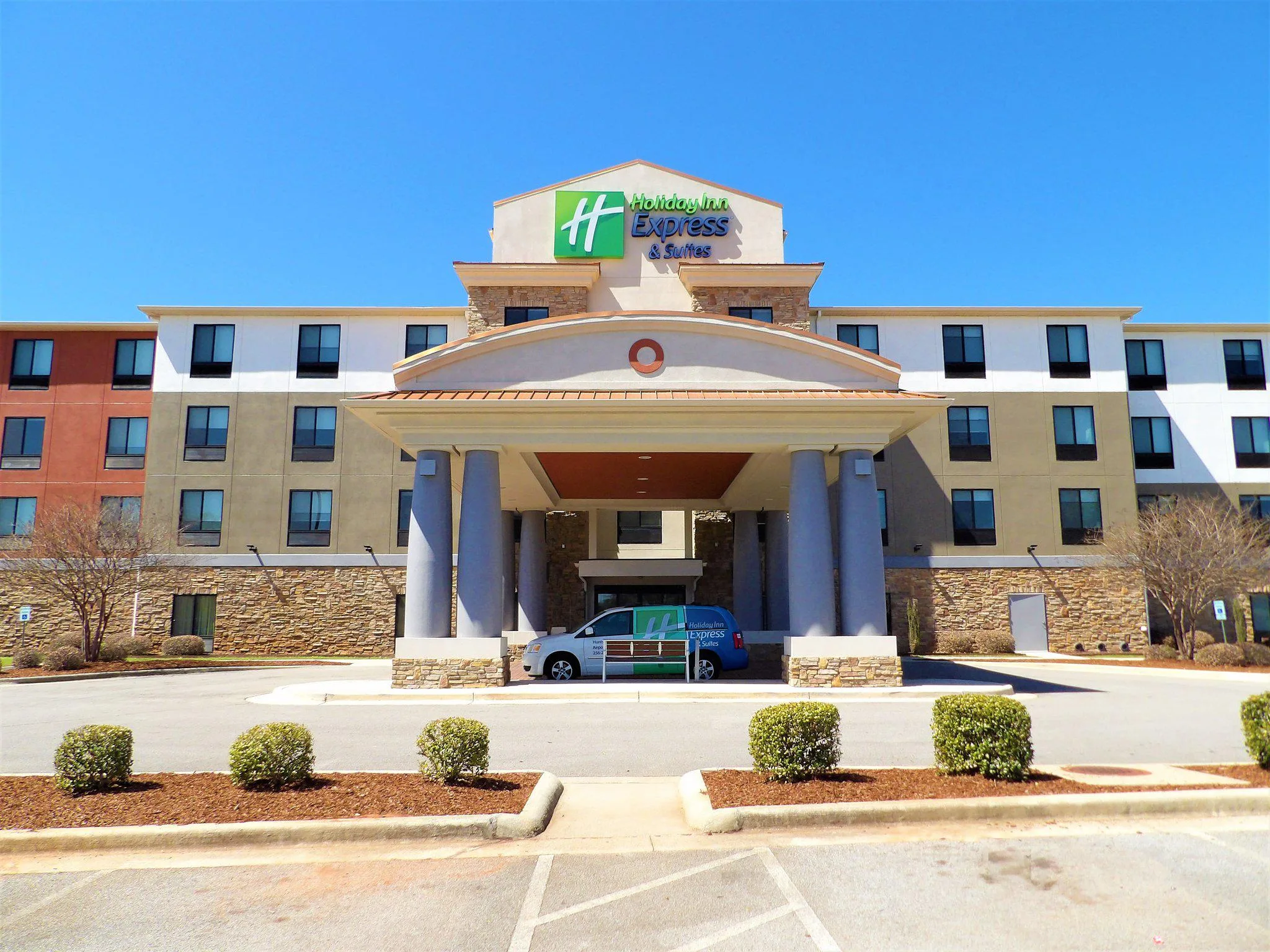Holiday Inn Express & Suites Huntsville Airport by IHG