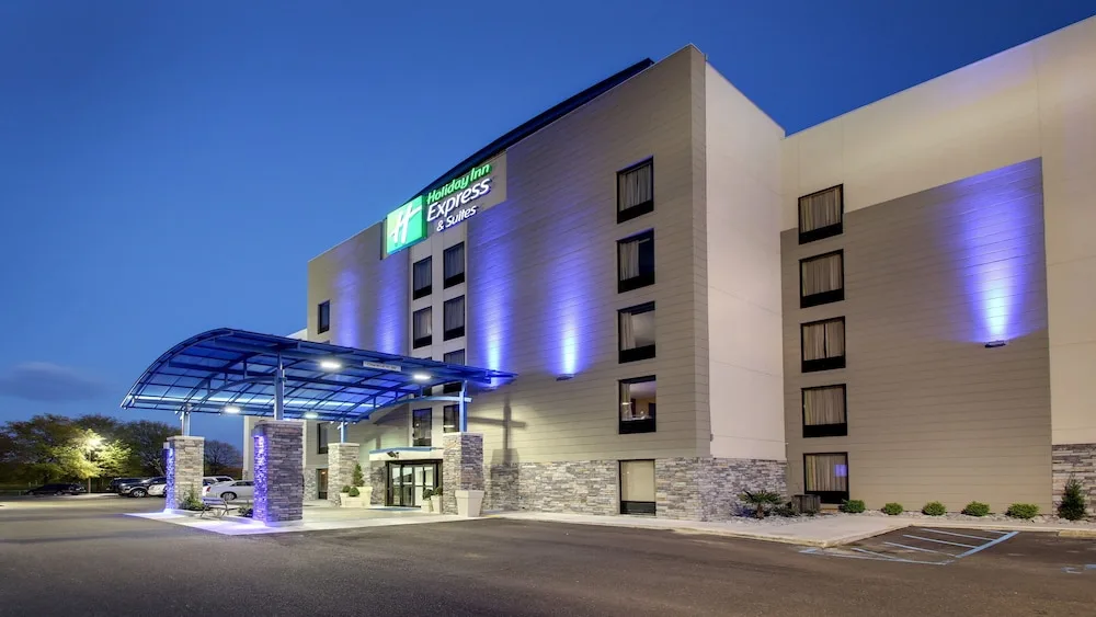 Holiday Inn Express & Suites Jackson Downtown - Coliseum, an IHG Hotel primary photo