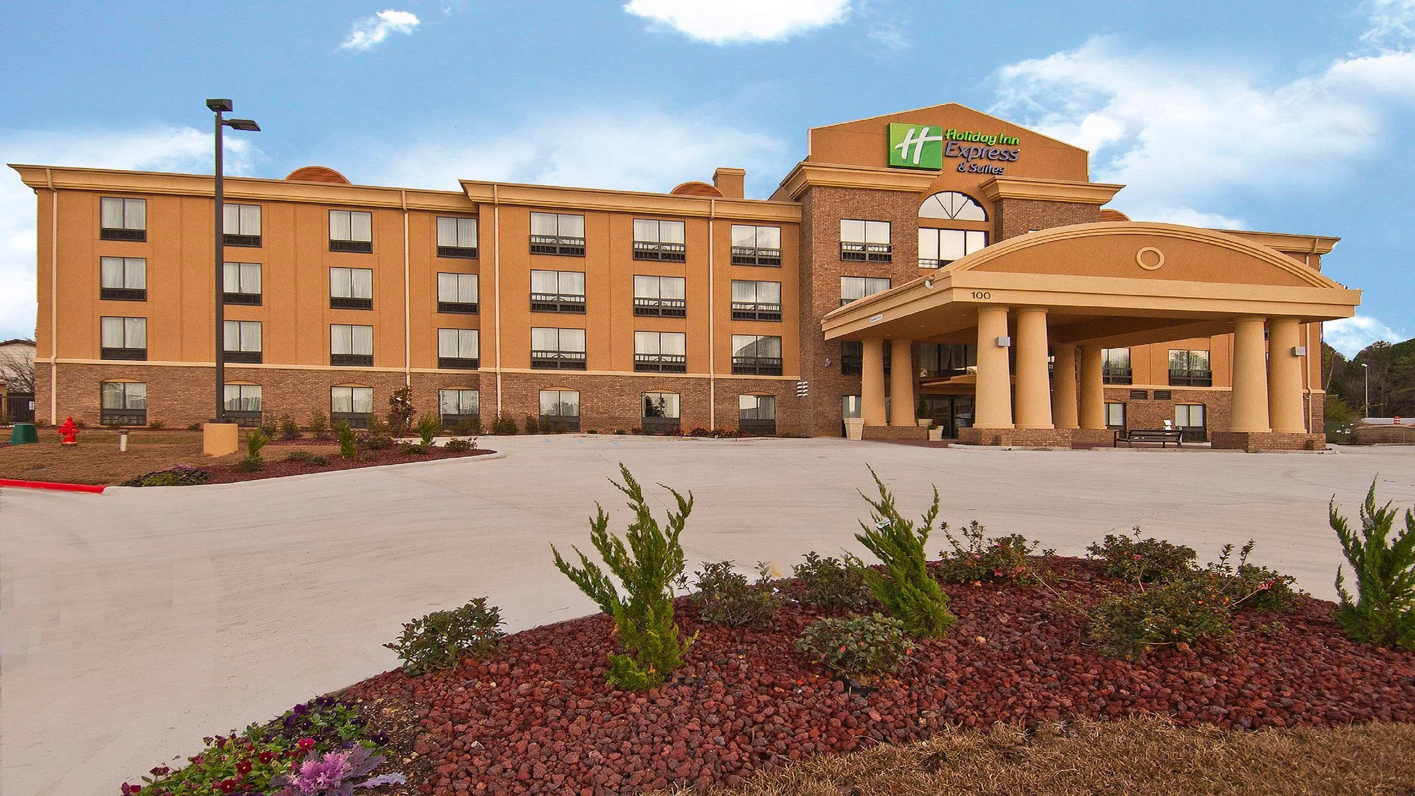 Holiday Inn Express & Suites Jackson/Pearl Intl Airport by IHG primary photo