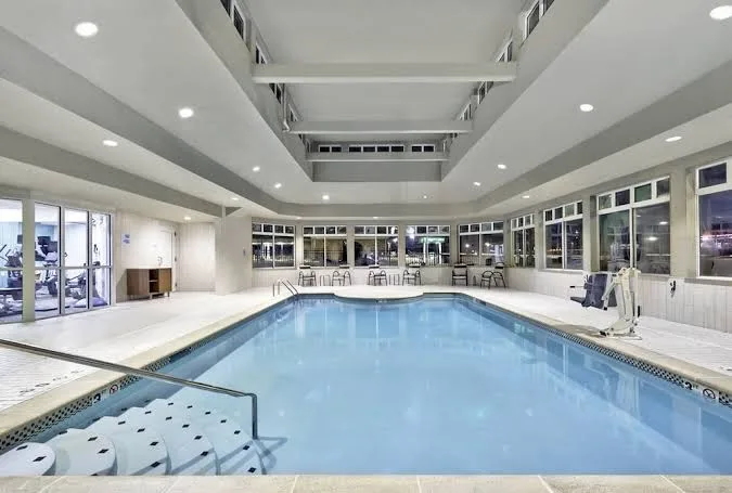 Holiday Inn Express & Suites Kansas City-Grandview gallery image