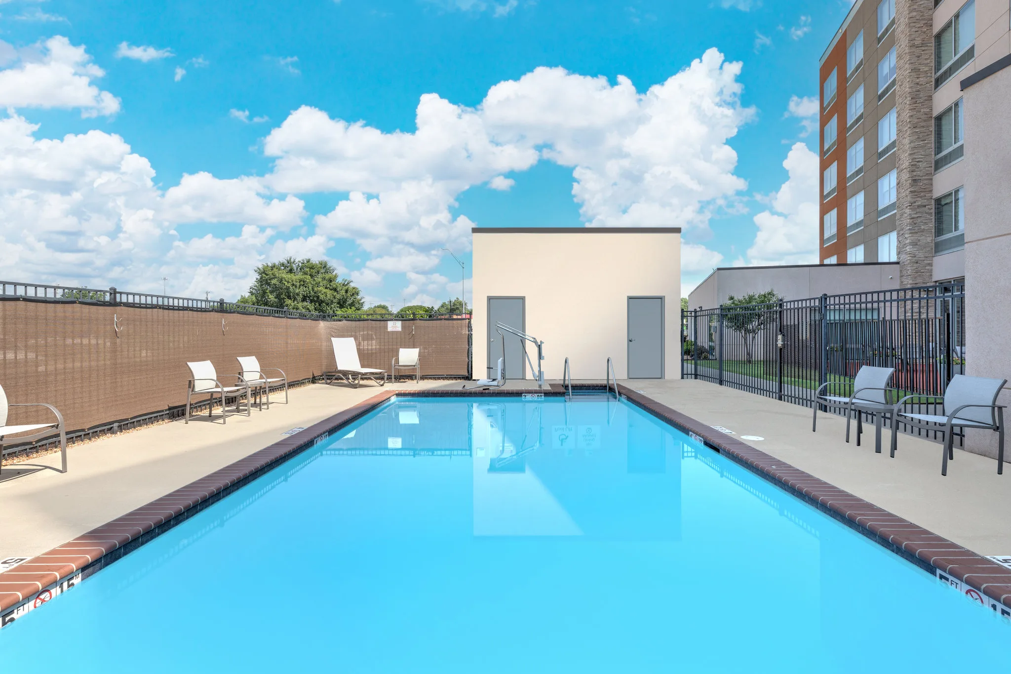 Holiday Inn Express & Suites Moore by IHG gallery image