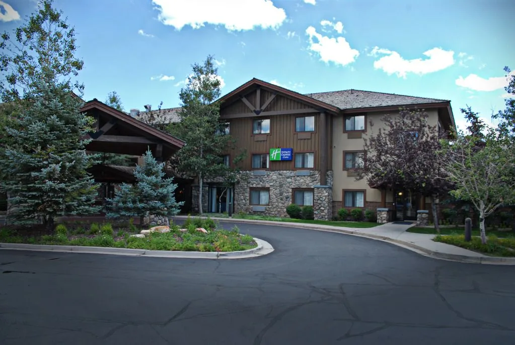 Holiday Inn Express Gillette: A Practical Stop for Wyoming Road Travel