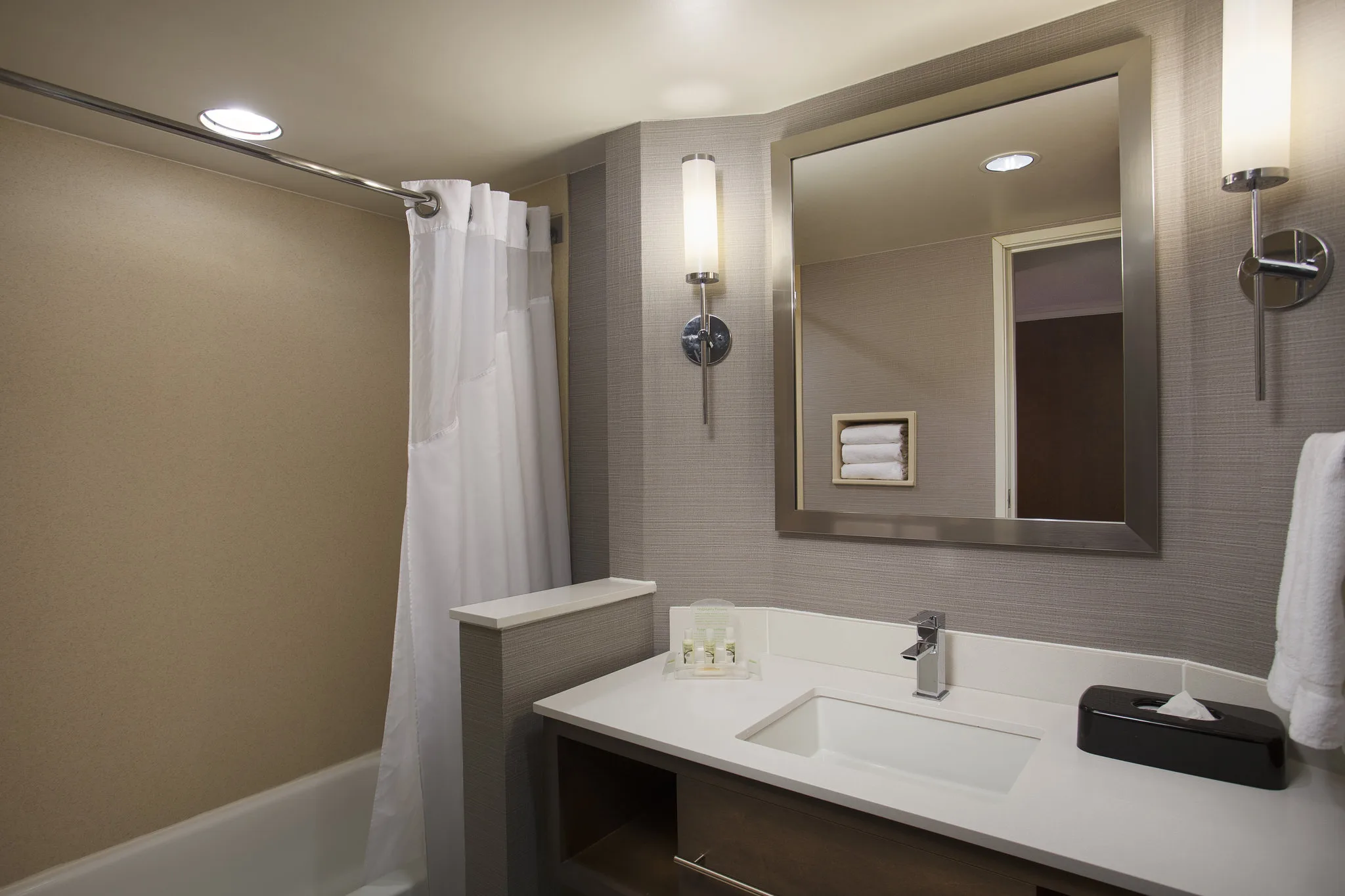 Holiday Inn Grand Rapids - Airport by IHG gallery image