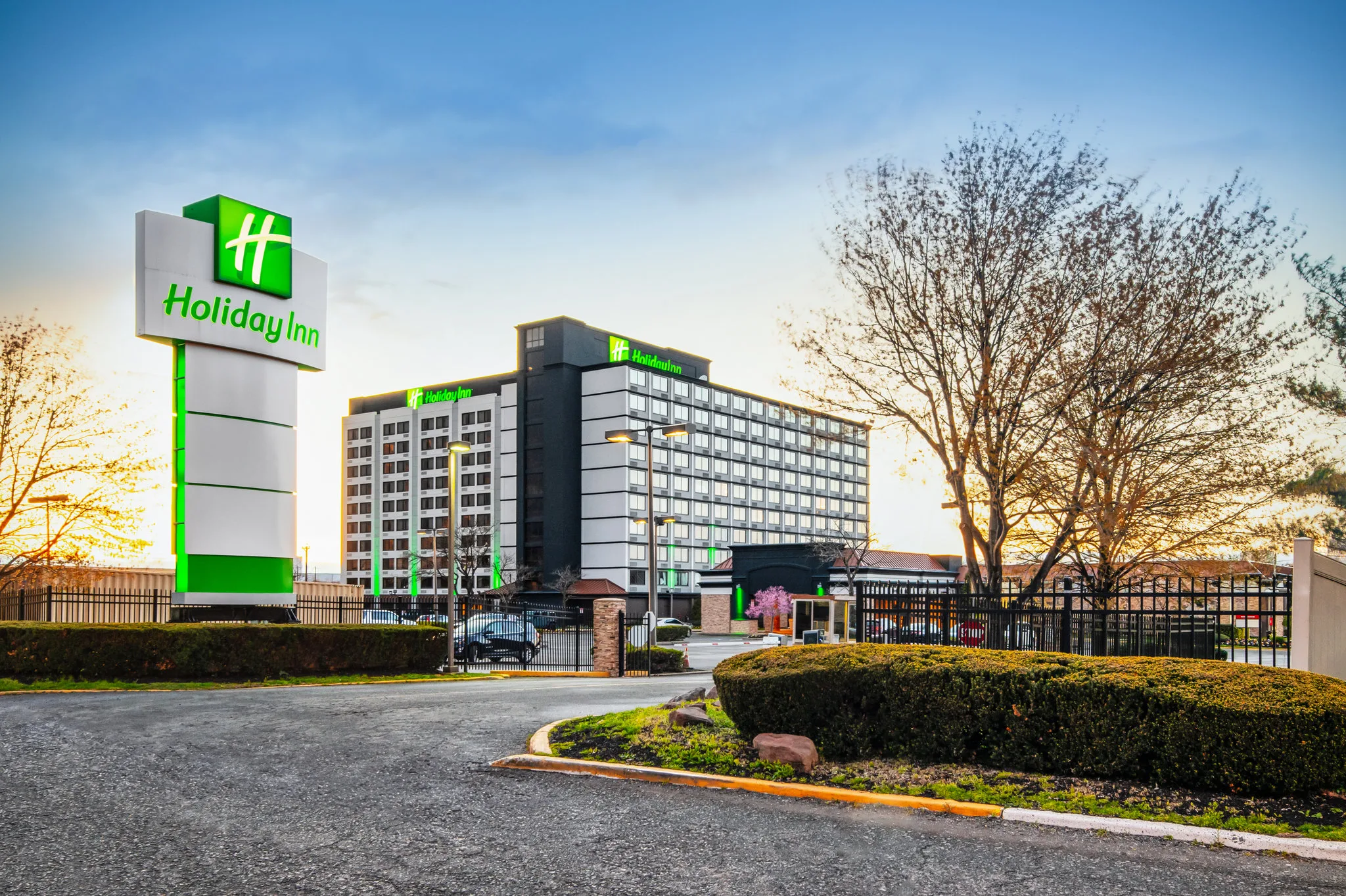 Holiday Inn Newark International Airport by IHG primary photo