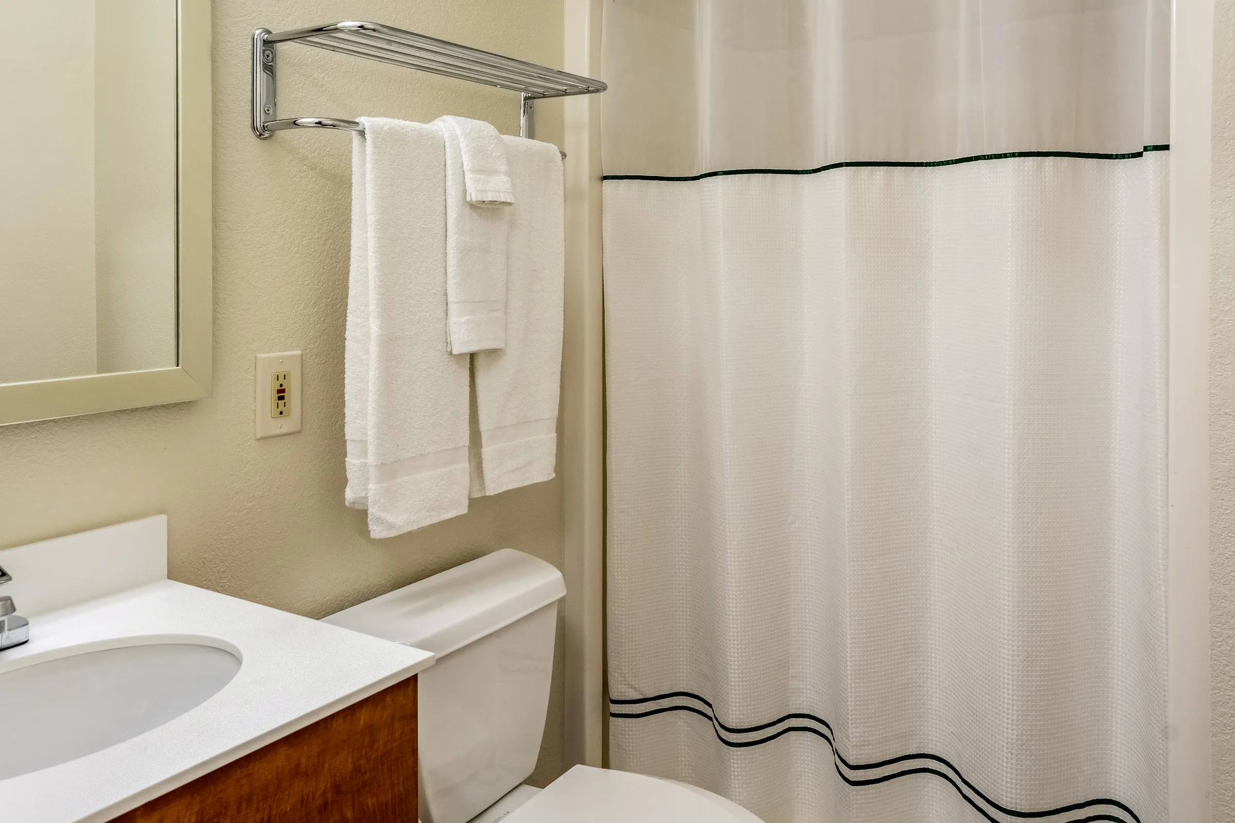 HomeTowne Studios Eugene - Springfield gallery image