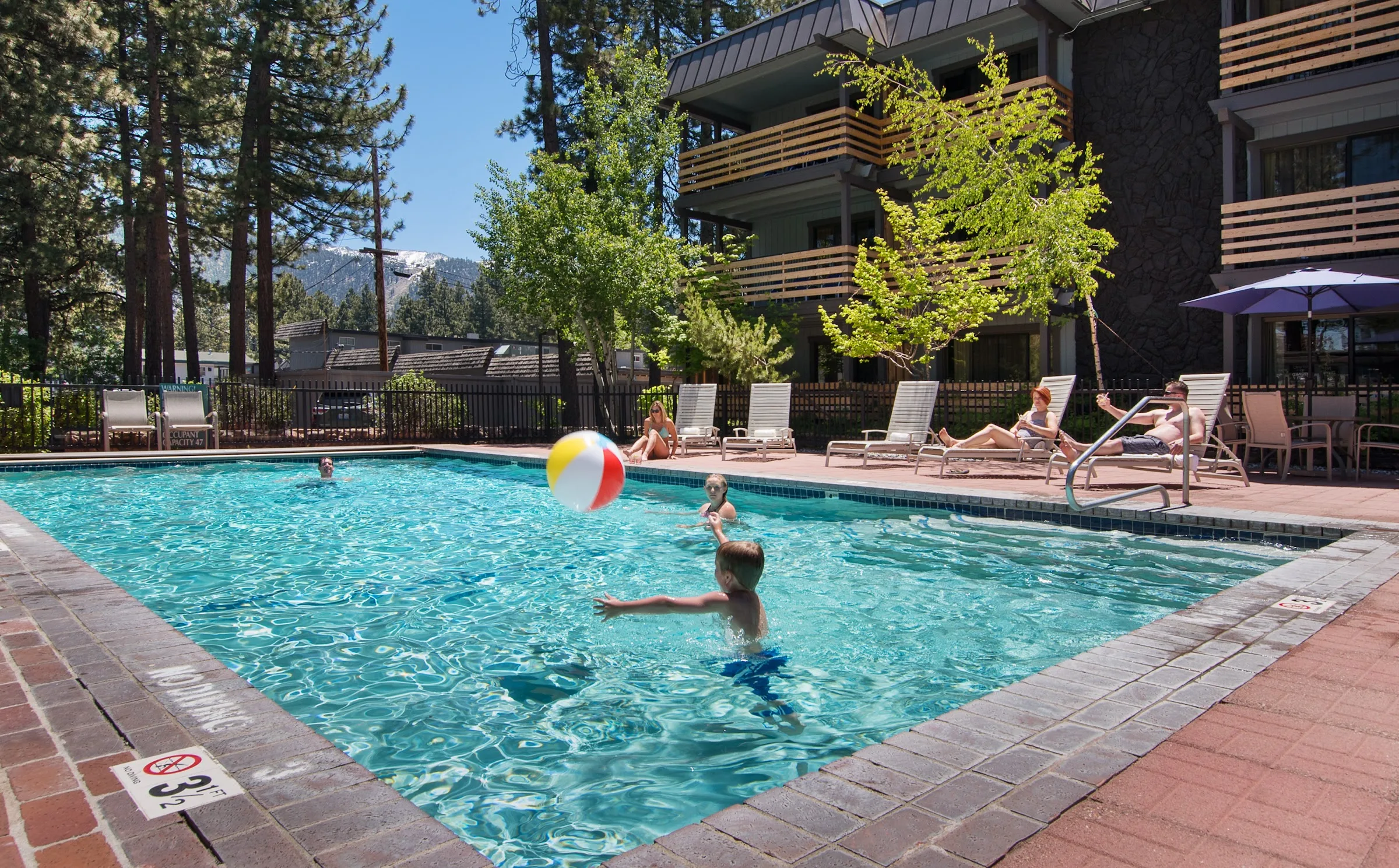 Hotel Azure Tahoe gallery image