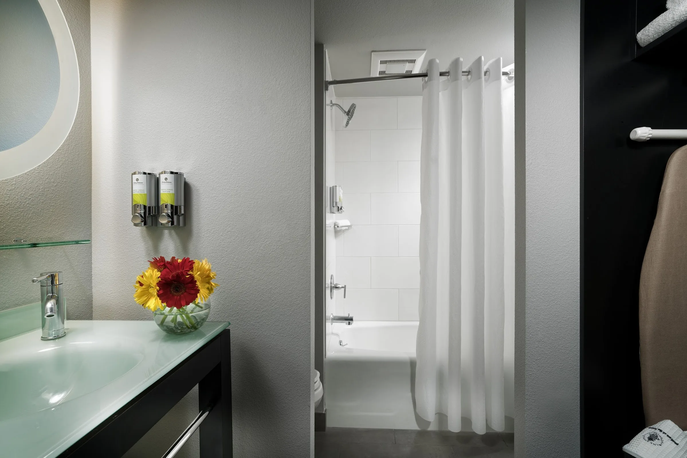 Hotel Five - A Staypineapple Hotel gallery image