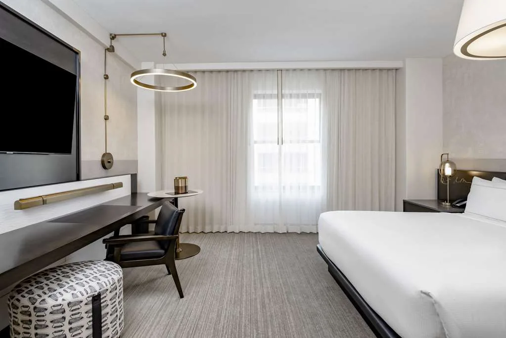 Hotel Fort Des Moines, Curio Collection by Hilton gallery image