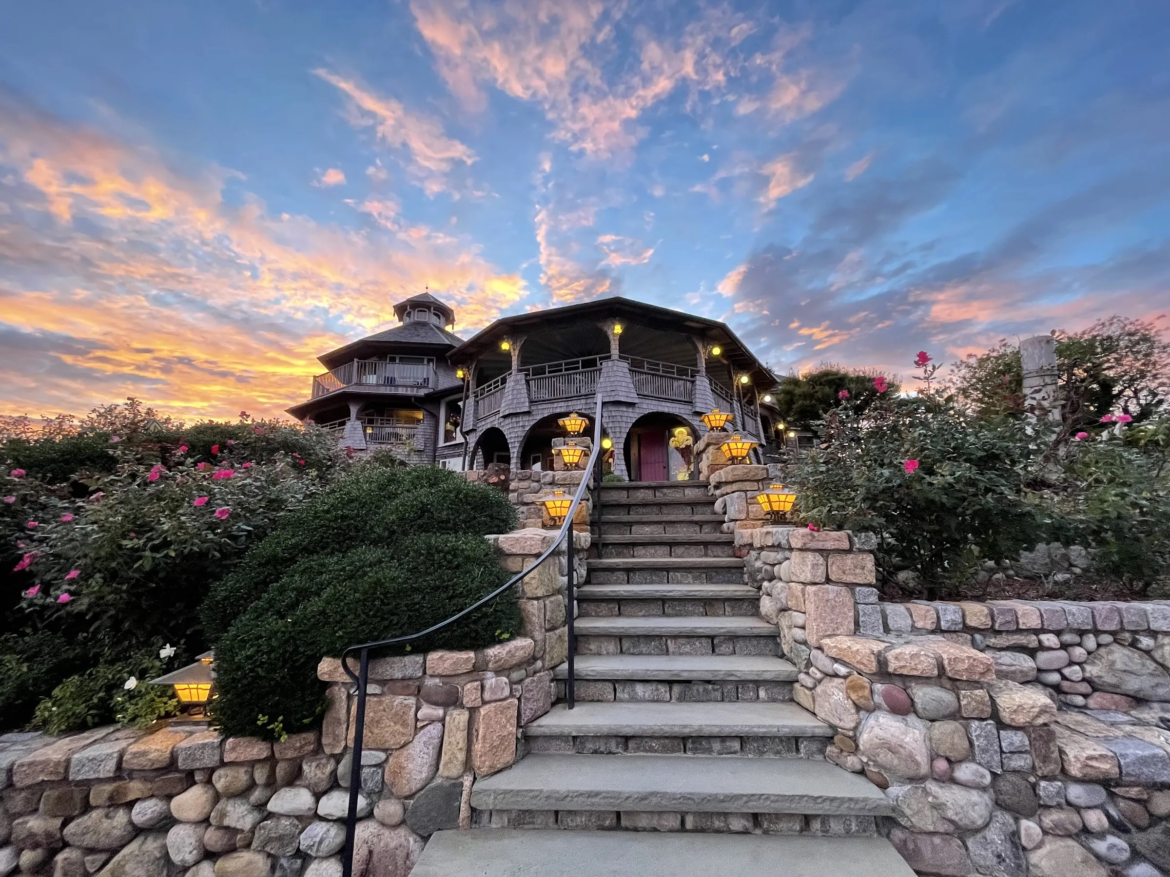 Land's End Inn gallery image