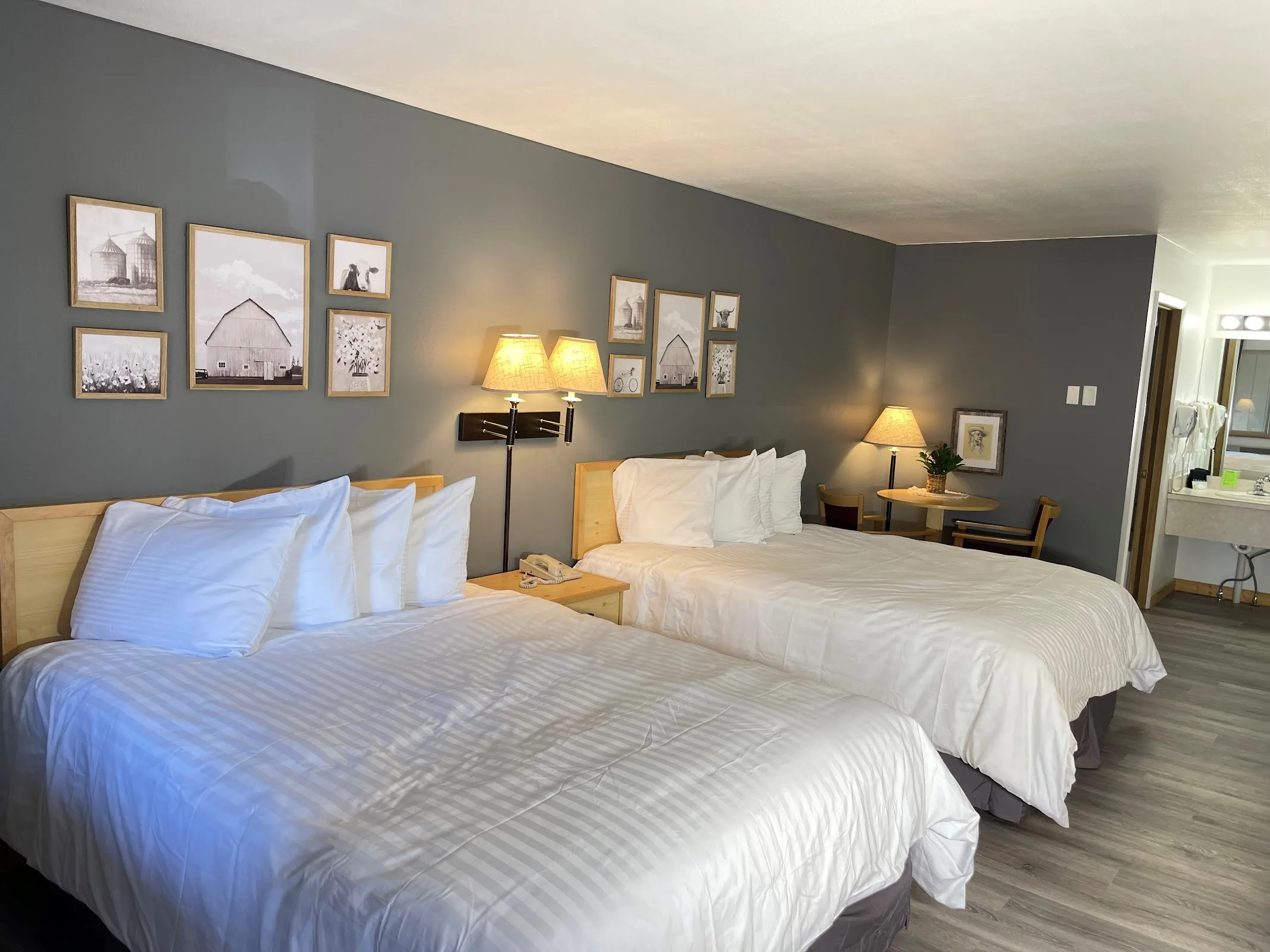 Moose Creek Lodge & Suites gallery image