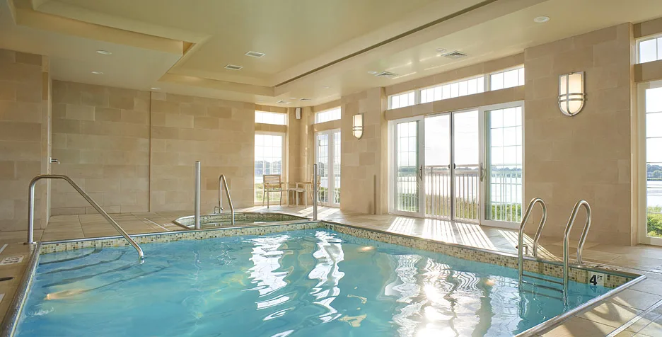 Newport Beach Hotel & Suites gallery image