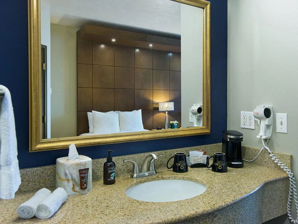 Oxford Suites Spokane gallery image