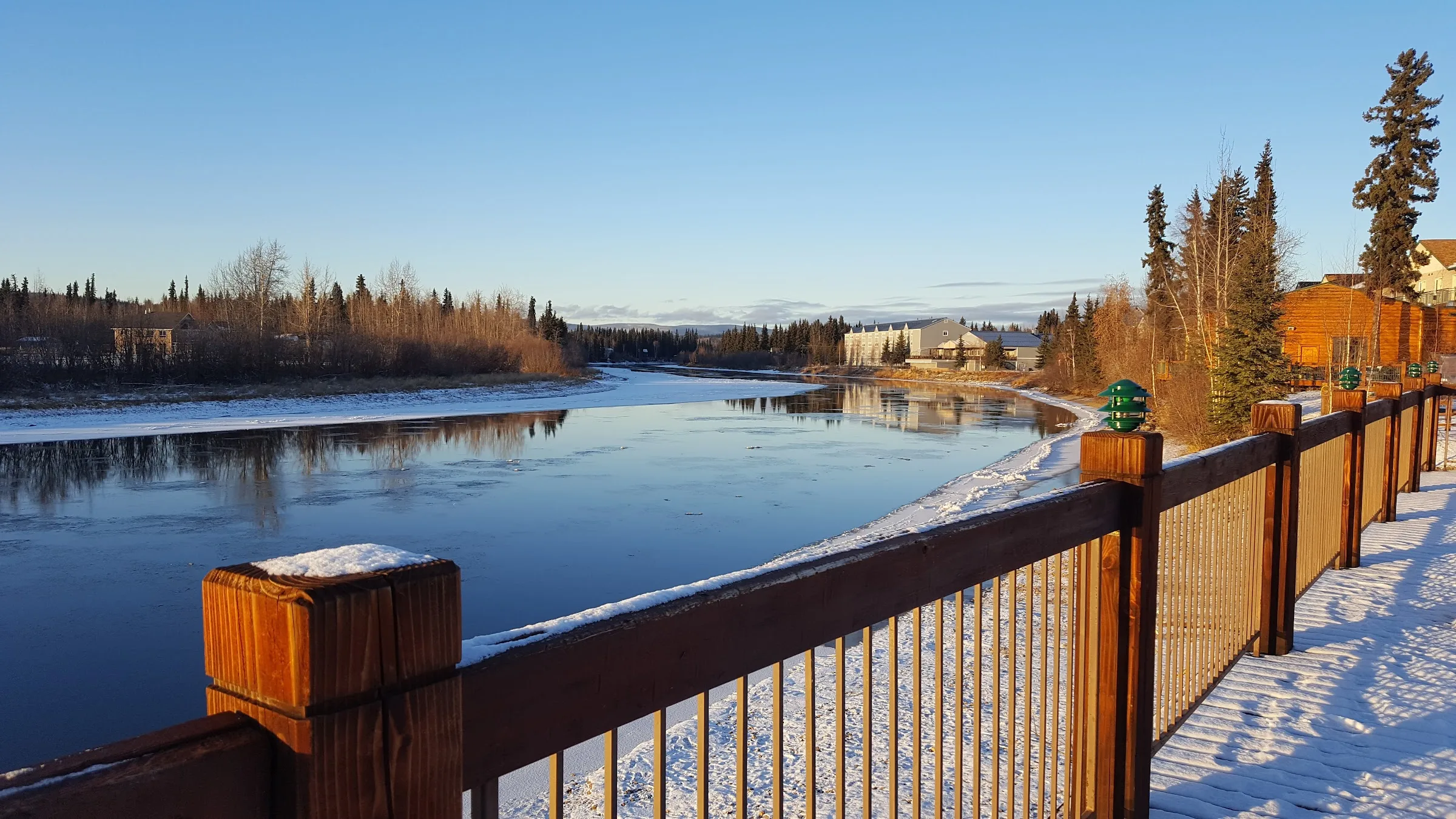 Pike's Waterfront Lodge gallery image