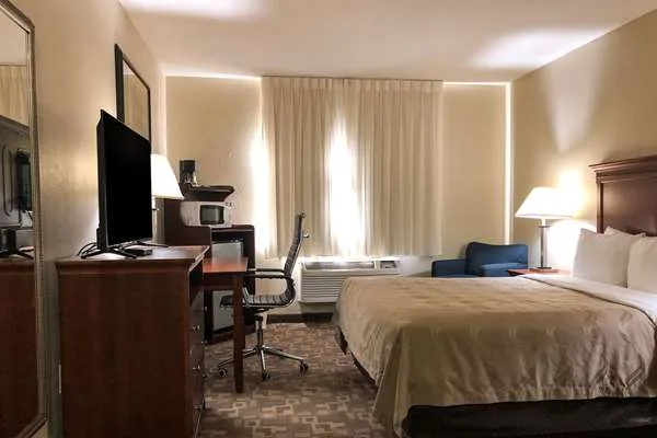 Quality Inn I-70 at Wanamaker gallery image